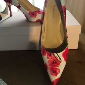 In box Ivanka Trump women’s size 7